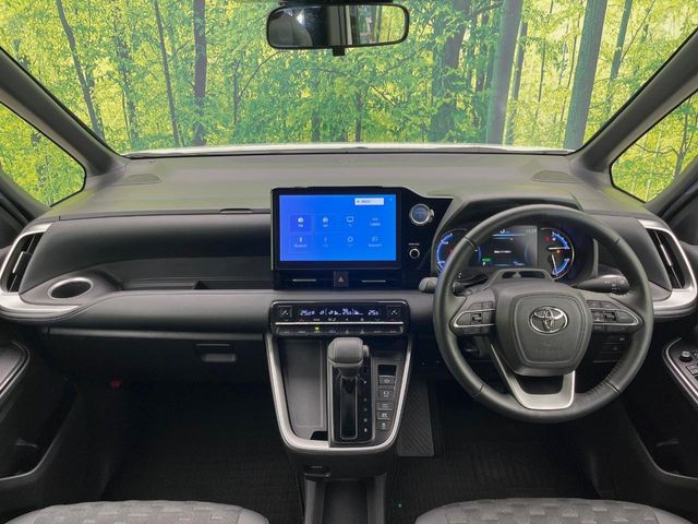 Toyota Voxy 2