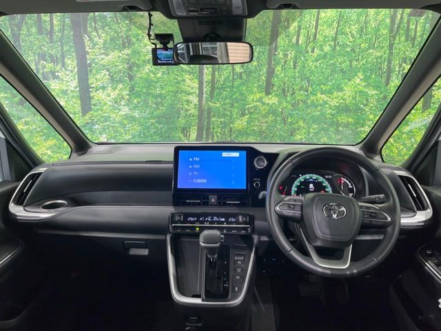 Toyota Voxy 2