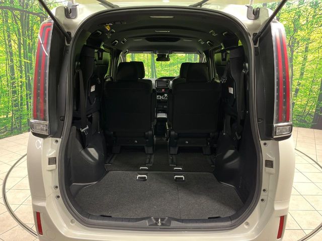 Toyota Noah 11