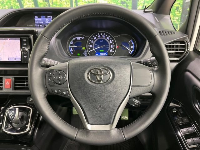 Toyota Noah 12