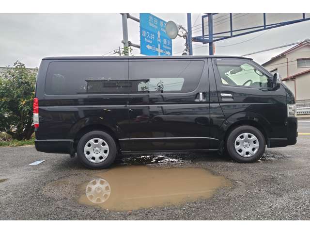 Toyota Hiace Van 4