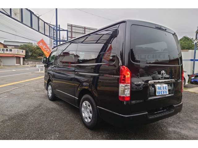 Toyota Hiace Van 7