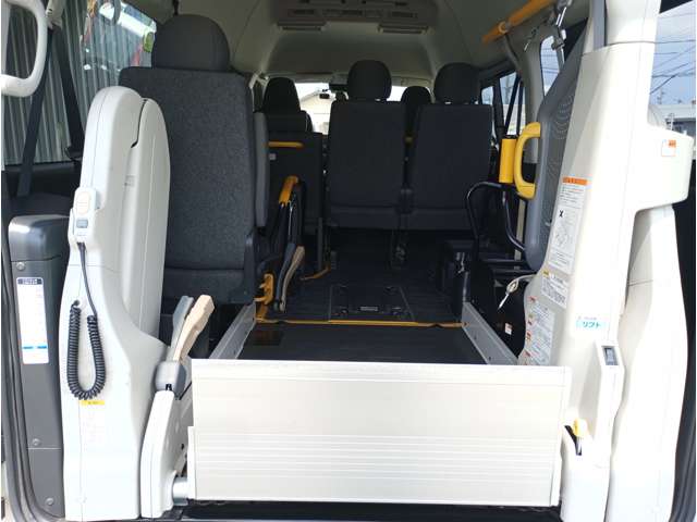 Toyota Hiace Van 12