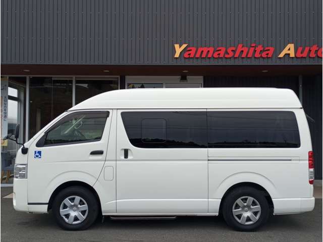 Toyota Hiace Van 8