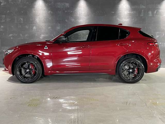 Alfa Romeo Stelvio 4