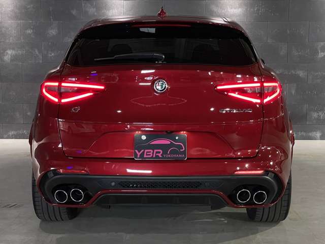 Alfa Romeo Stelvio 7