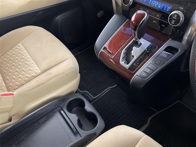 Toyota Vellfire 12