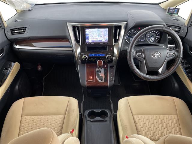 Toyota Vellfire 3