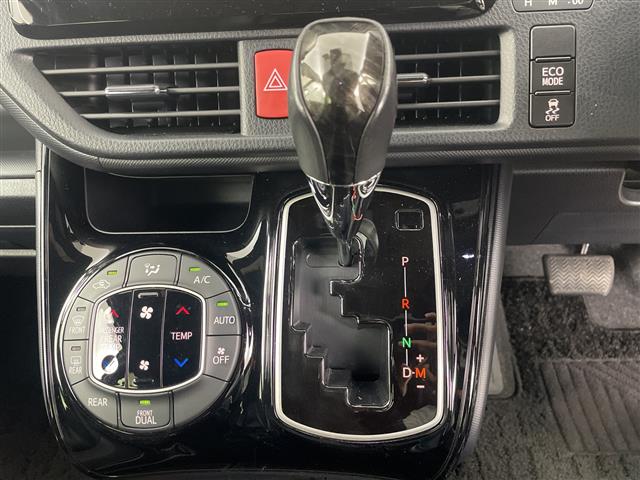 Toyota Noah 10