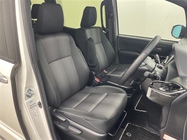 Toyota Voxy 11