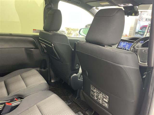 Toyota Voxy 12