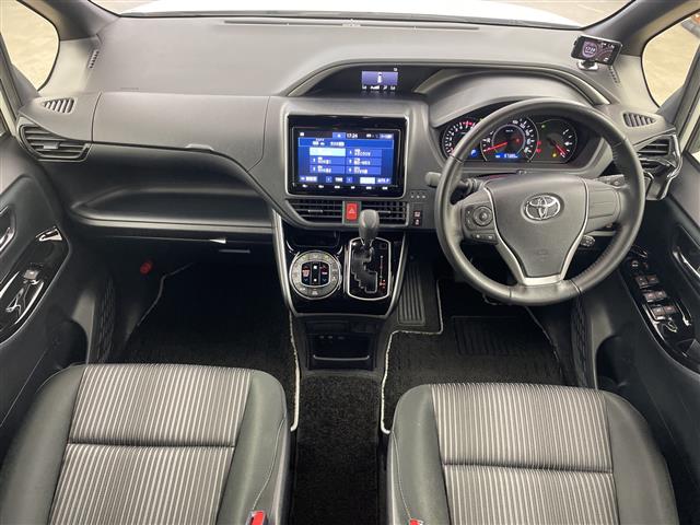 Toyota Voxy 2