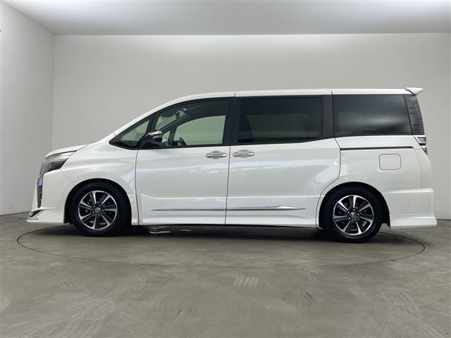 Toyota Voxy 9