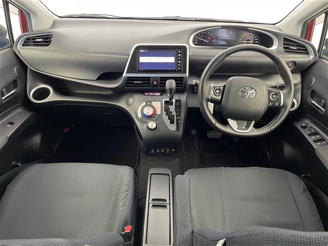 Toyota Sienta 6