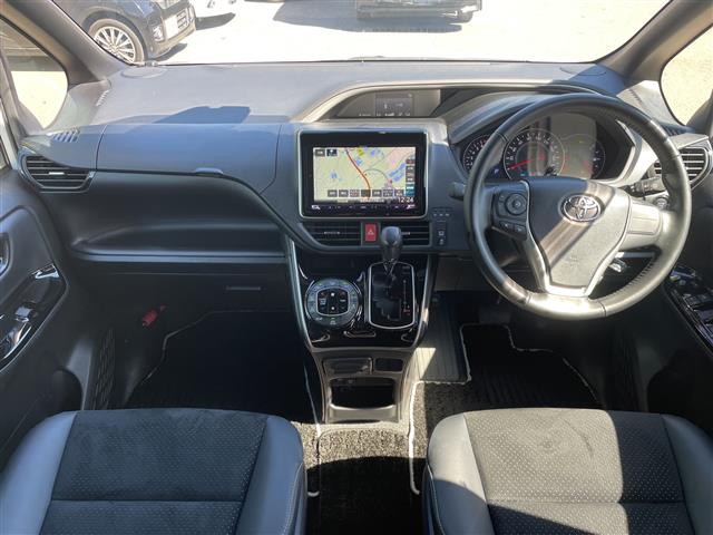 Toyota Voxy 5