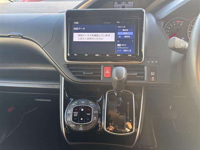 Toyota Voxy 9