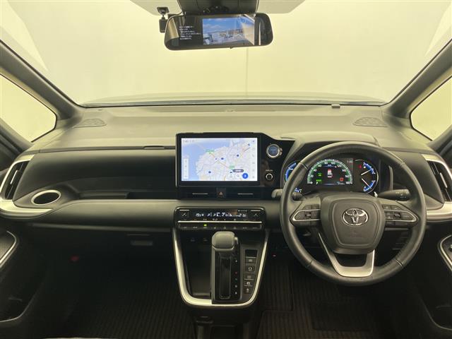 Toyota Voxy 2