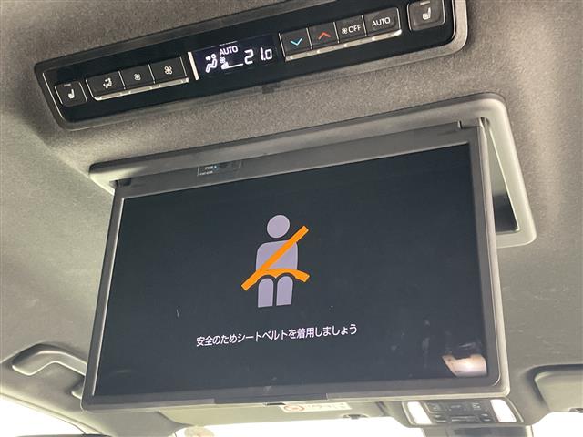 Toyota Voxy 3