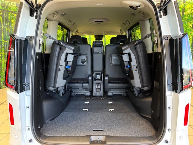 Nissan Serena 11