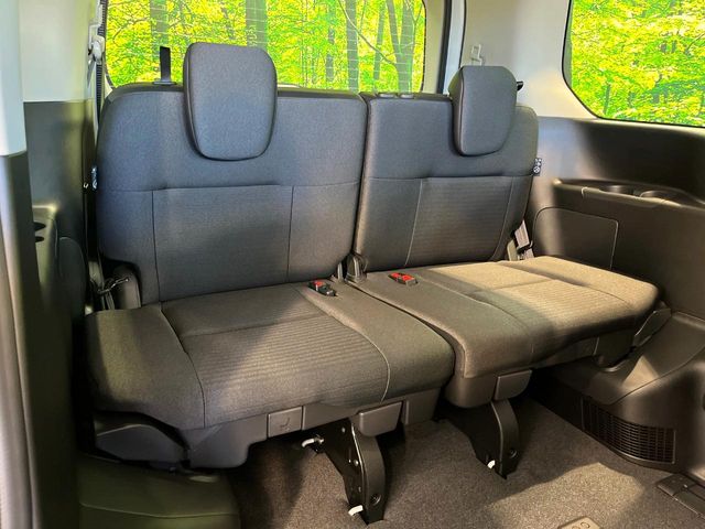 Nissan Serena 10