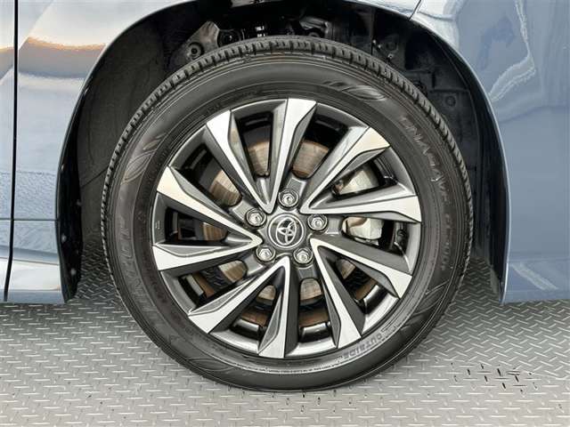 Toyota Voxy 8