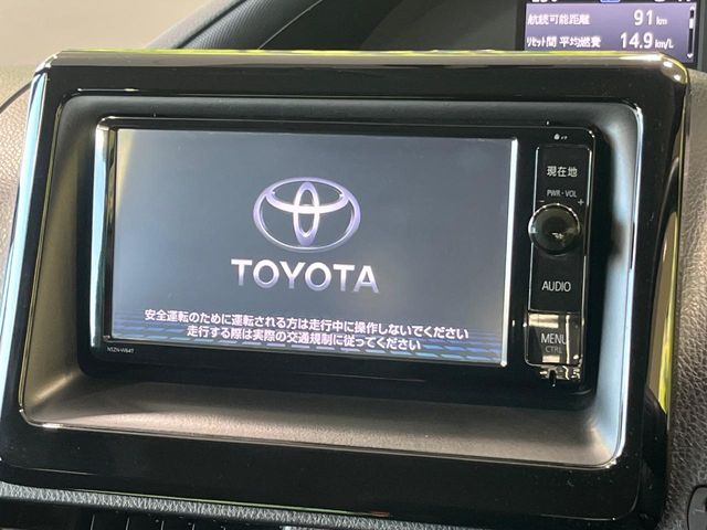 Toyota Voxy 4