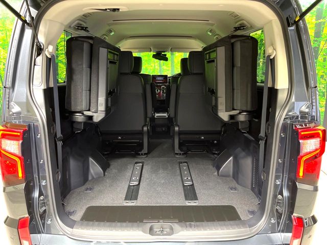 Mitsubishi Delica D:5 11