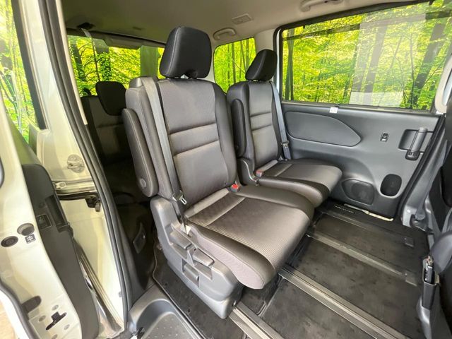 Nissan Serena 10