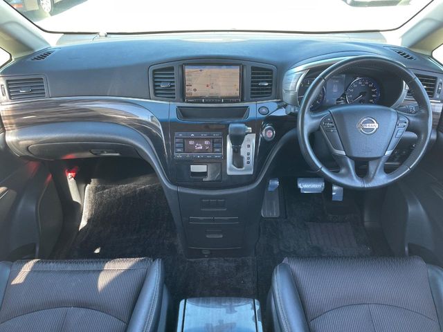 Nissan Elgrand 2