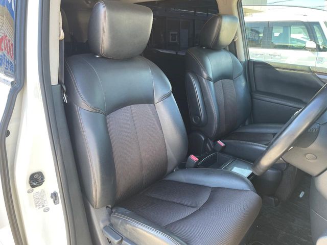 Nissan Elgrand 8
