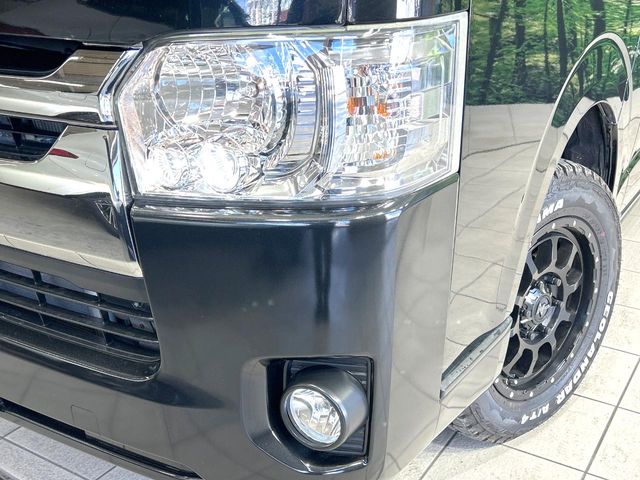 Toyota Regius Ace 13