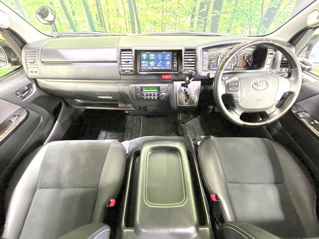 Toyota Regius Ace 8