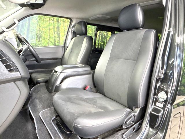 Toyota Regius Ace 10