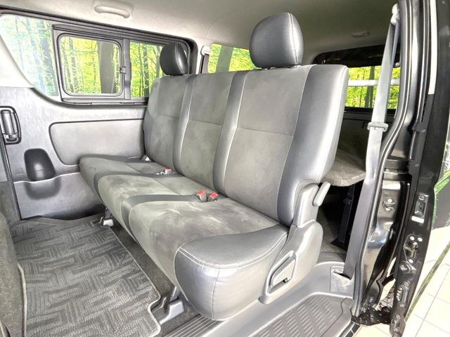 Toyota Regius Ace 11
