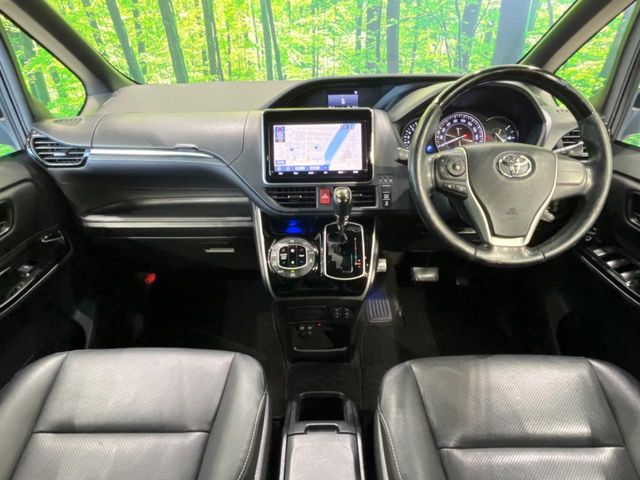 Toyota Esquire 2