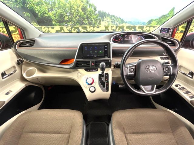 Toyota Sienta 2