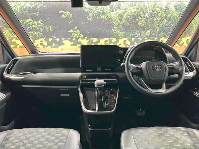 Toyota Voxy 2