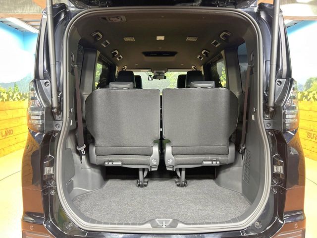 Toyota Voxy 10