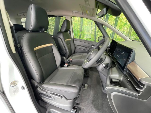 Nissan Serena 8
