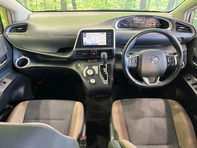 Toyota Sienta 2