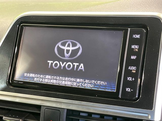 Toyota Sienta 4