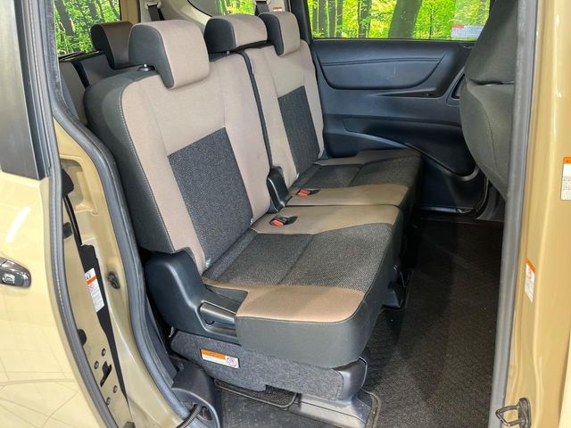 Toyota Sienta 9
