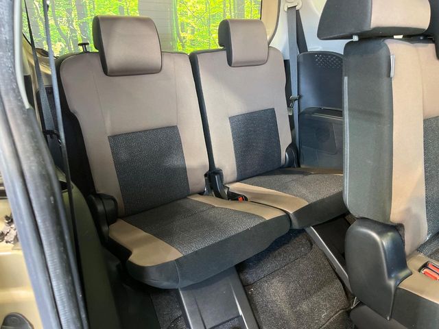Toyota Sienta 10
