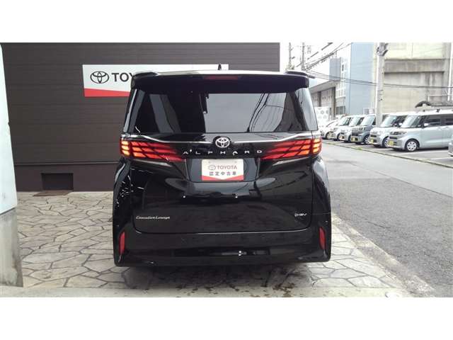 Toyota Alphard 6