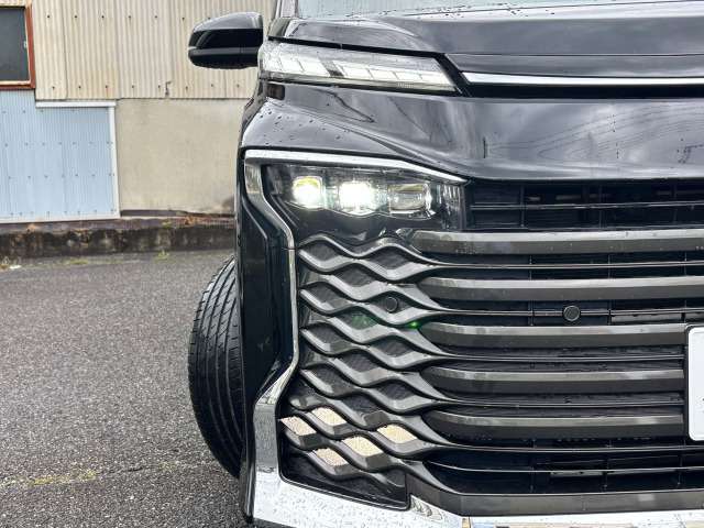 Toyota Voxy 11