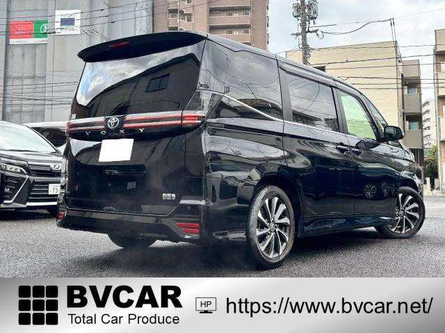 Toyota Voxy 4