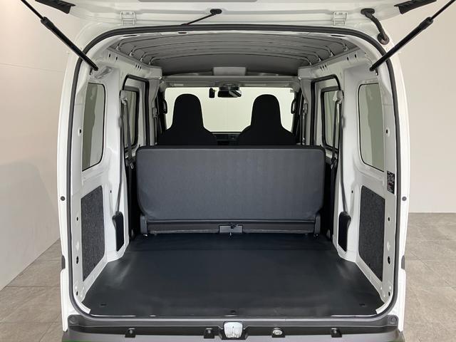 Daihatsu Hijet Cargo 8