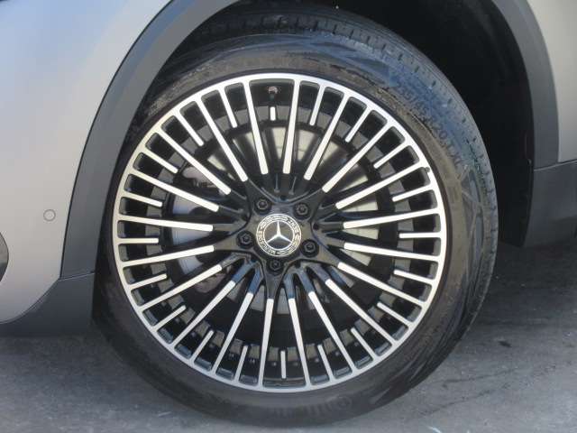 Mercedes-Benz EQA 11
