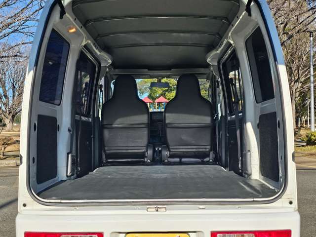 Daihatsu Hijet Cargo 12