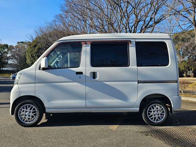 Daihatsu Hijet Cargo 6